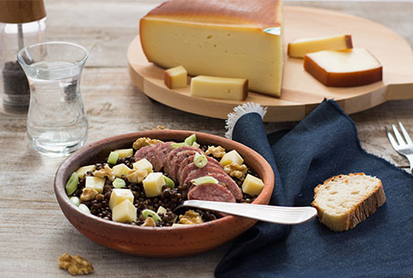 Salade de lentilles vertes au Brézain et au saucisson à cuire